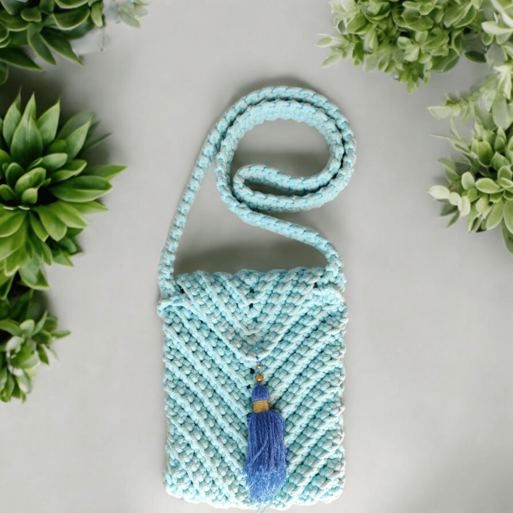 Niebieska torebka listonoszka 04