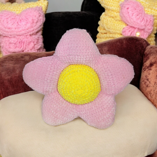 Różowa poduszka kwiatek 02