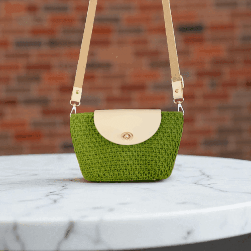 Zielona torebka kuferek