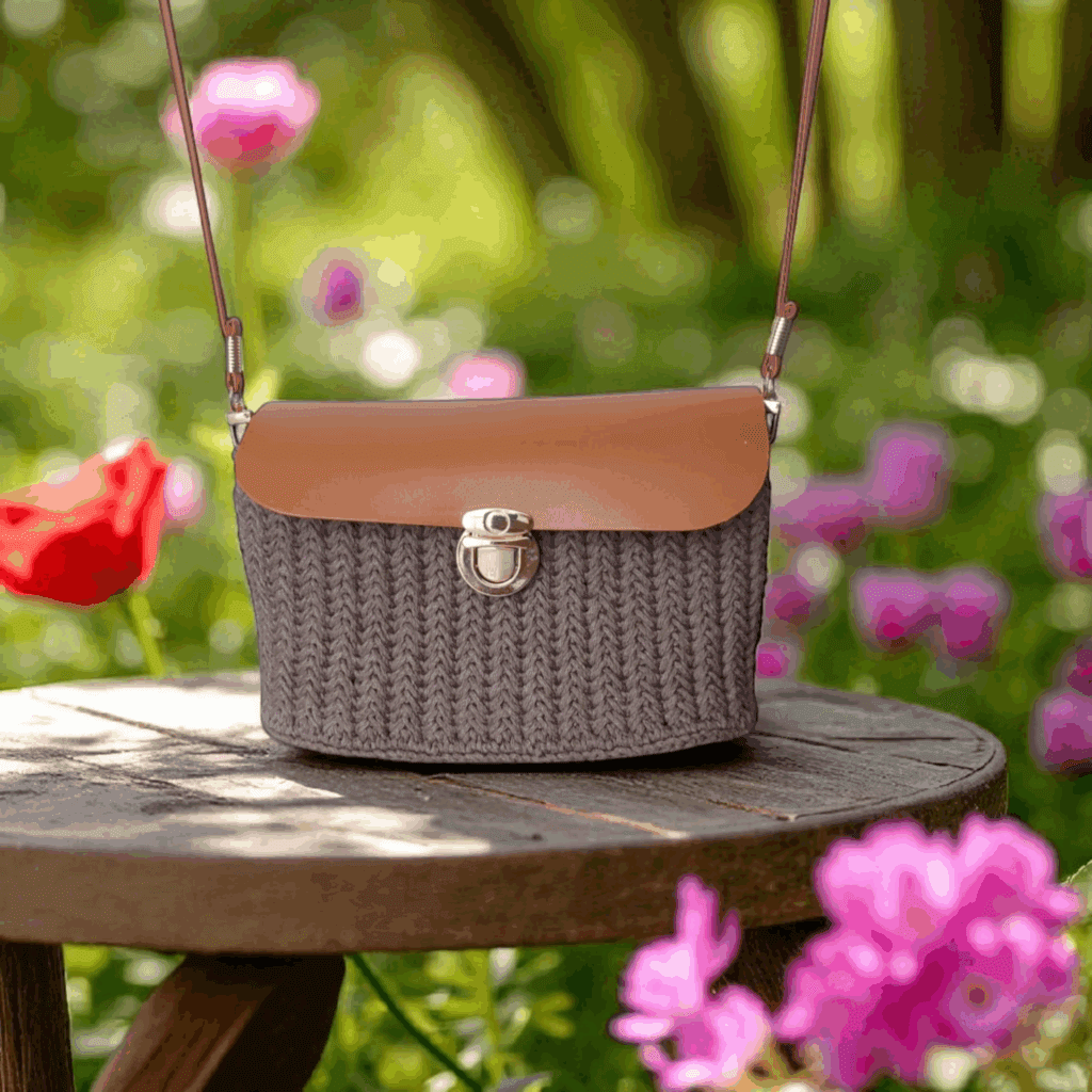 Brązowa torebka kuferek